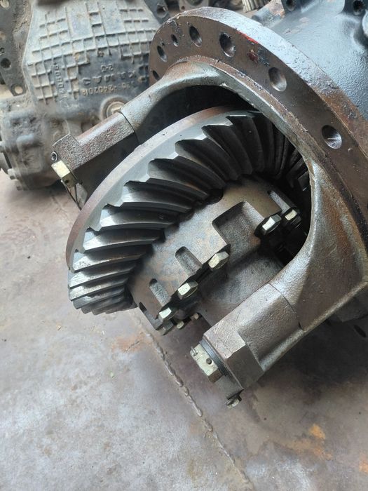 Продам редуктора камаз 6520 средний и задний, 35×21 пара.