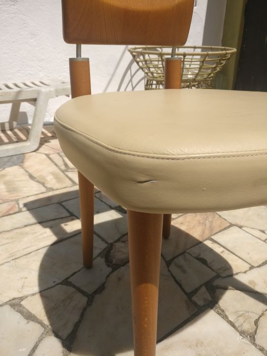 Cadeiras madeira maciça e cabedal