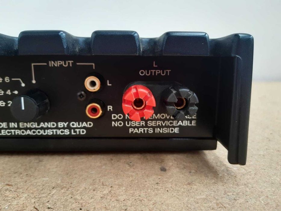 QUAD 77 amplificador de potência estéreo