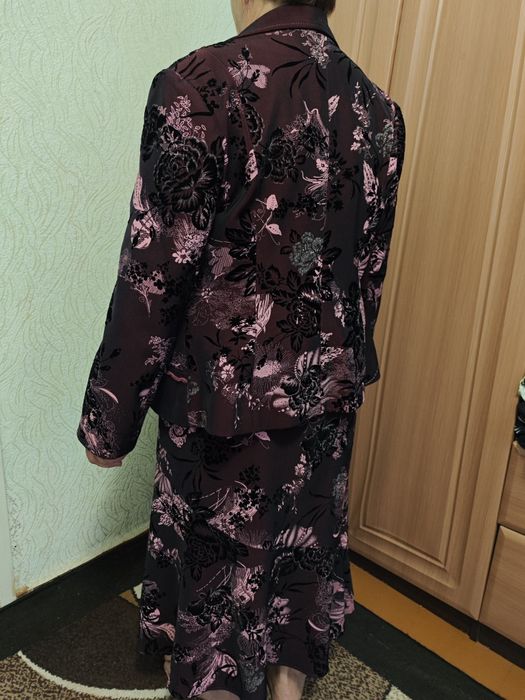 Продам плаття костюм 50-52 розмір