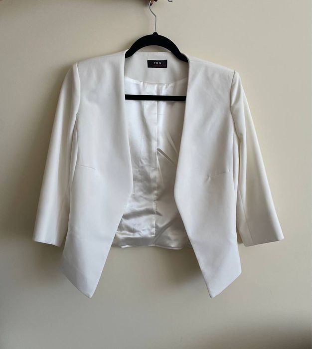 Укорочений молочний жакет українського бренду trg titomir