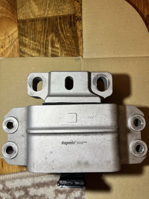 Подушка кпп VAG. bf0530300058 аналог 1k0199555 AA