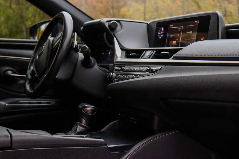 Lexus ES Hybrid. Прокат авто на долгий и короткий срок