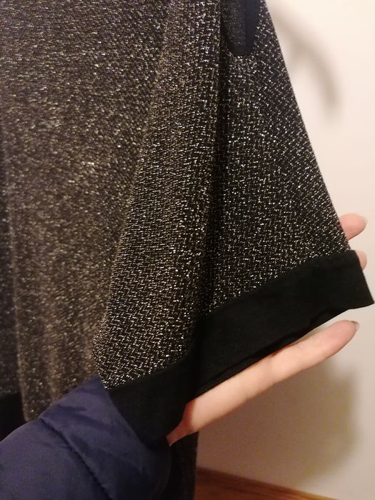 Top preto com efeito brilhante