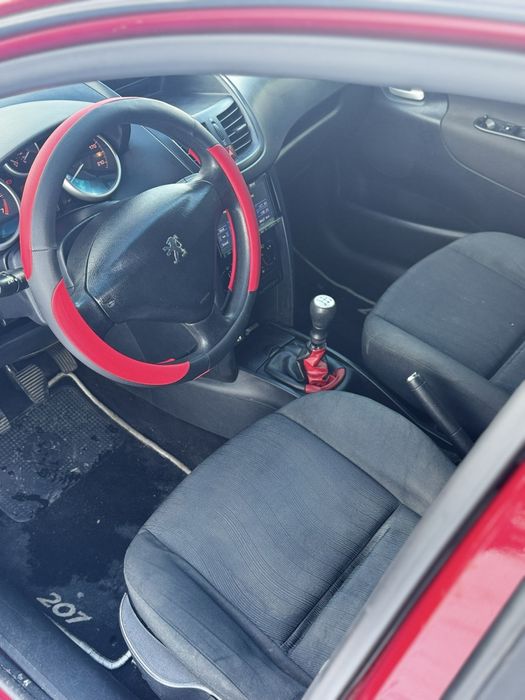 Продам  Peugeot 207  у відмінному стані
