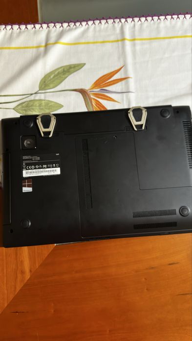 Portatil samsung 8 gigas ram , I7