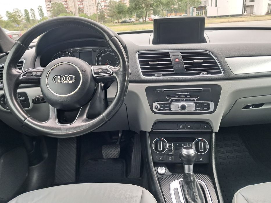 Продам  Audi Q3.