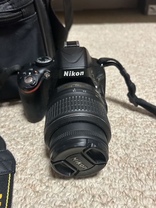 Nikon D5100 з сумкою, додатковим акумулятором та зарядкою