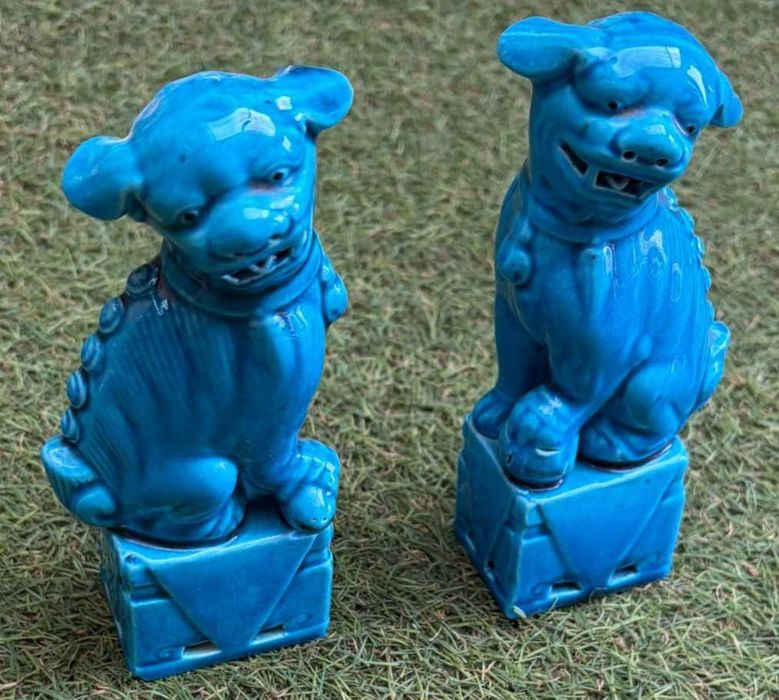 Cães de Fó (também conhecidos como Leões Guardiões Chineses) em porcelana azul