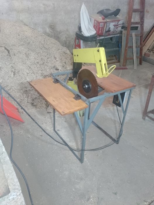 Mała krajzega stołowa