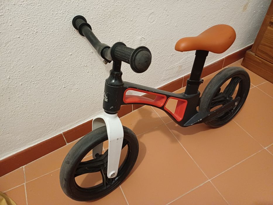 bicicleta sem pedais criança