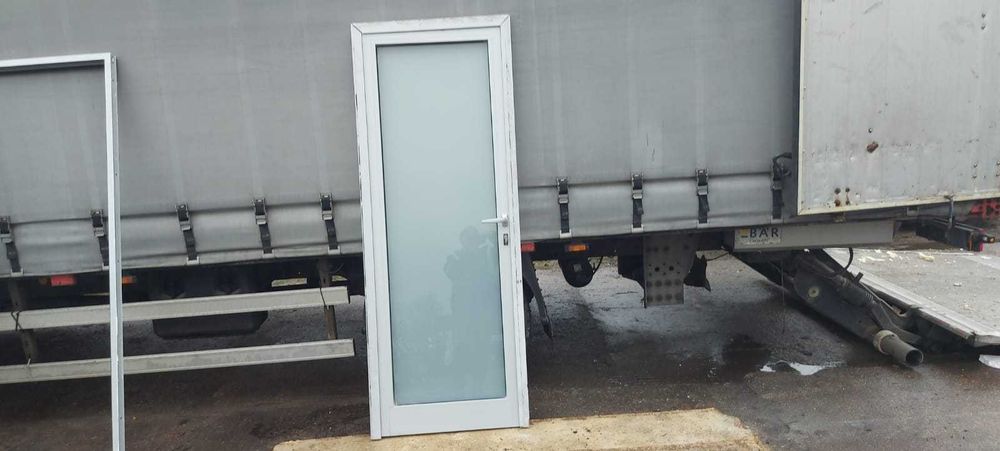 Drzwi 70 prawe alu szkło mat