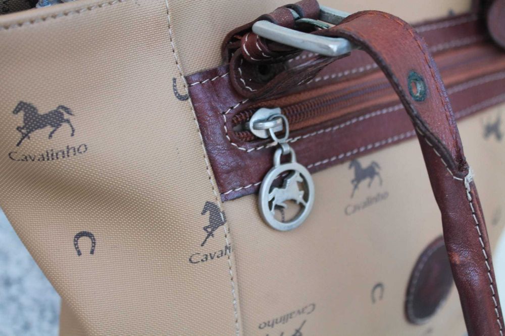 Mala Cavalinho de senhora em ótimo estado
