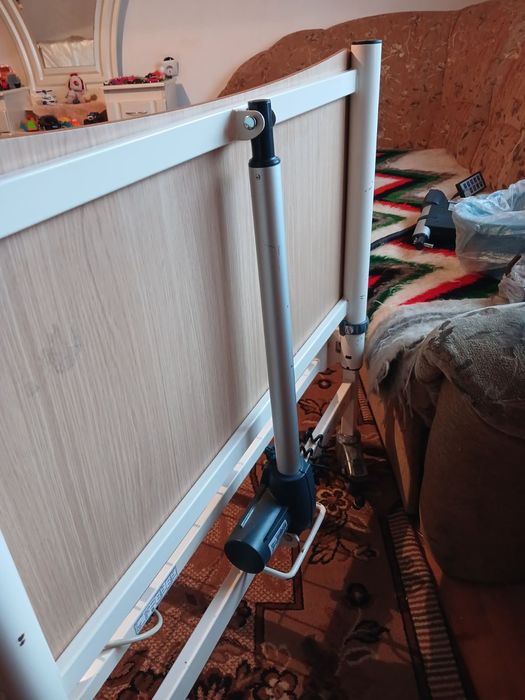 Медичне ліжко з підйомним мезанізмом