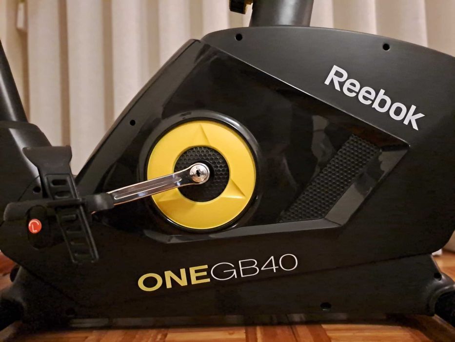 Bicicleta estática REEBOK - ONE GB40 - sem uso