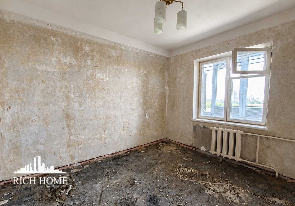 вул. Чистякіська. Продаж 2к квартири біля метро під ваше дизайнерське рішення.