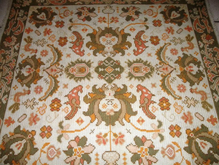 Carpete Arraiolos 194cm x 186cm