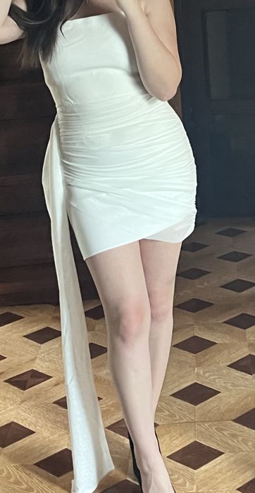 Вечірня сукня.