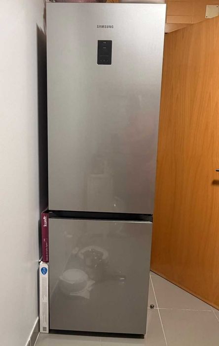Frigorífico Combinado Samsung No Frost 344L – Inox – Excelente Estado