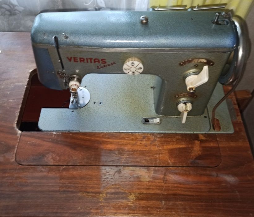 Продам швейную машинку Veritas со столом