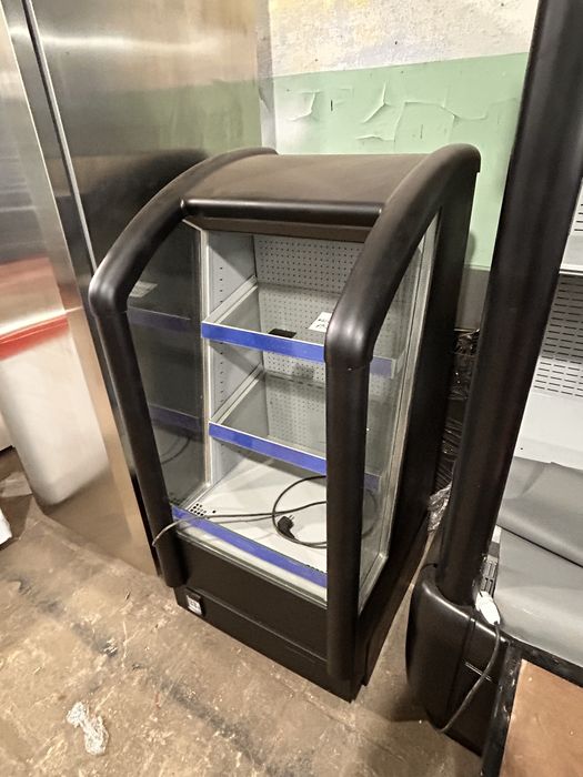 UBC Dynamik plus Klimassan Витрина для напитков десертов