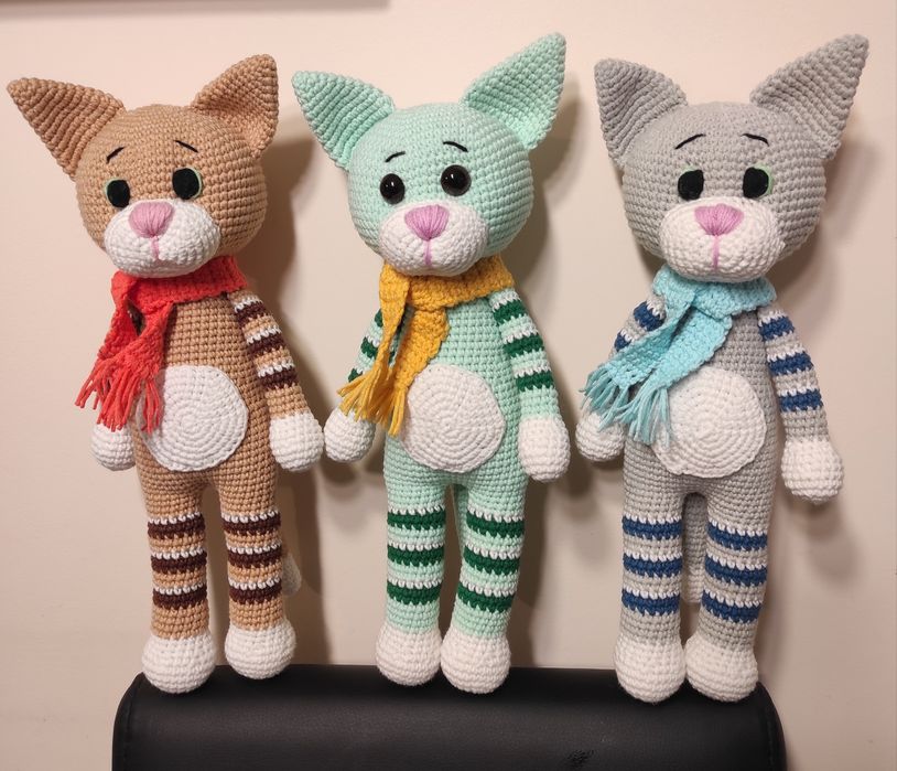 Kotek w paski robiony szydełkiem