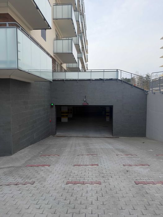 Sprzedam miejsce parkingowe w hali garażowej – Zielona Góra, ul. Szlachecka