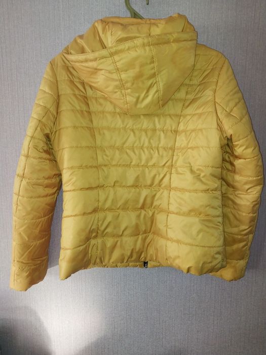 Жіноча куртка розмір М