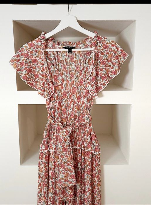 Markowa letnia sukienka Cortefiel