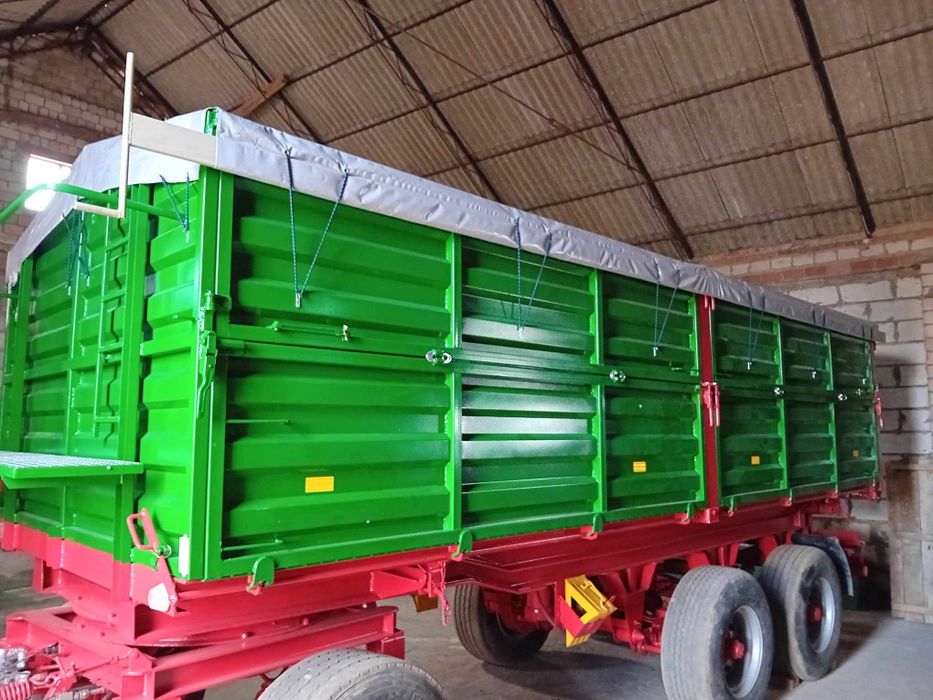 Plandeki, plandeka na przyczepę rolniczą.