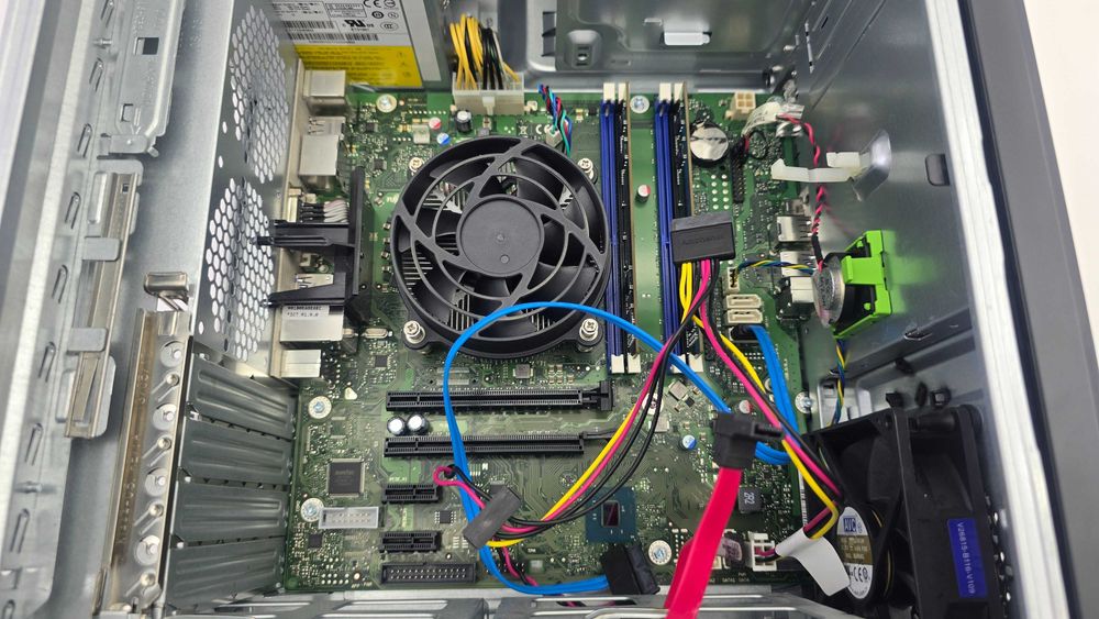 Komputer Fujitsu Szybki | i5 6GEN, SSD, 8GB RAM | Duża obudowa, USB-C