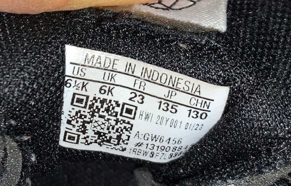 Демисезонные кроссовки Adidas для мальчика. размер 25 (14 см)