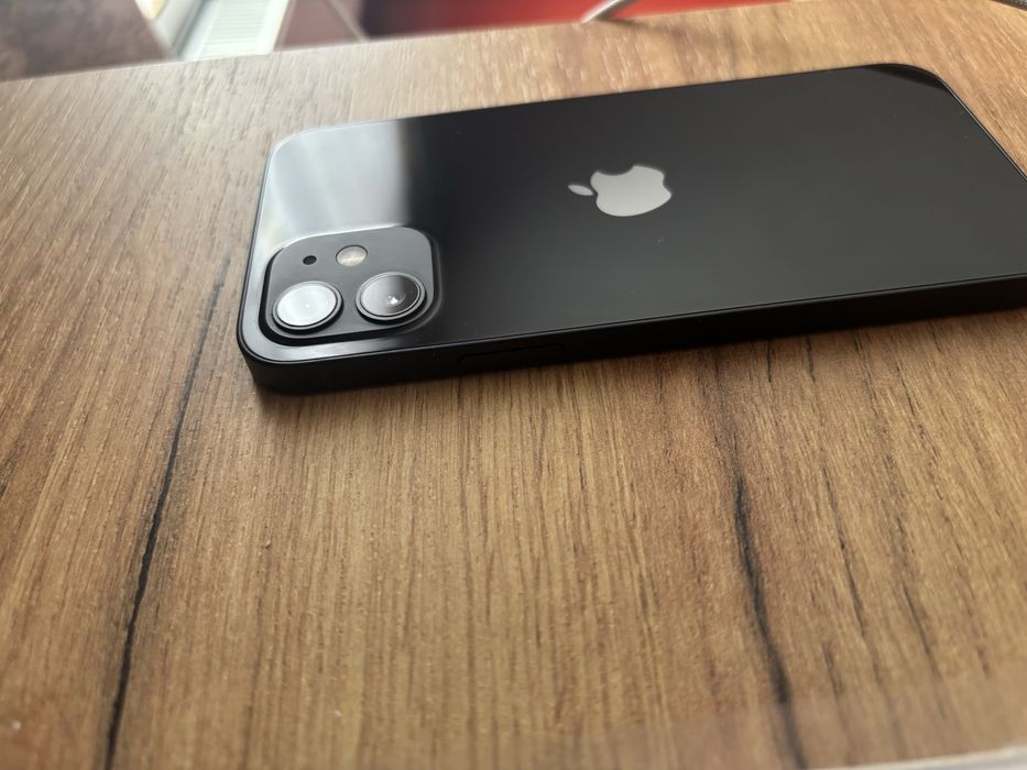 Айфон 12 чорний 64 гб