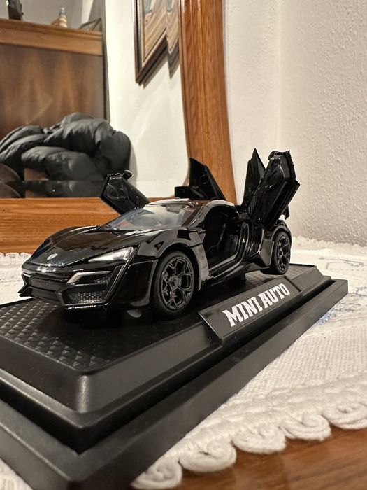 Vendo carro miniatura escala 1:32