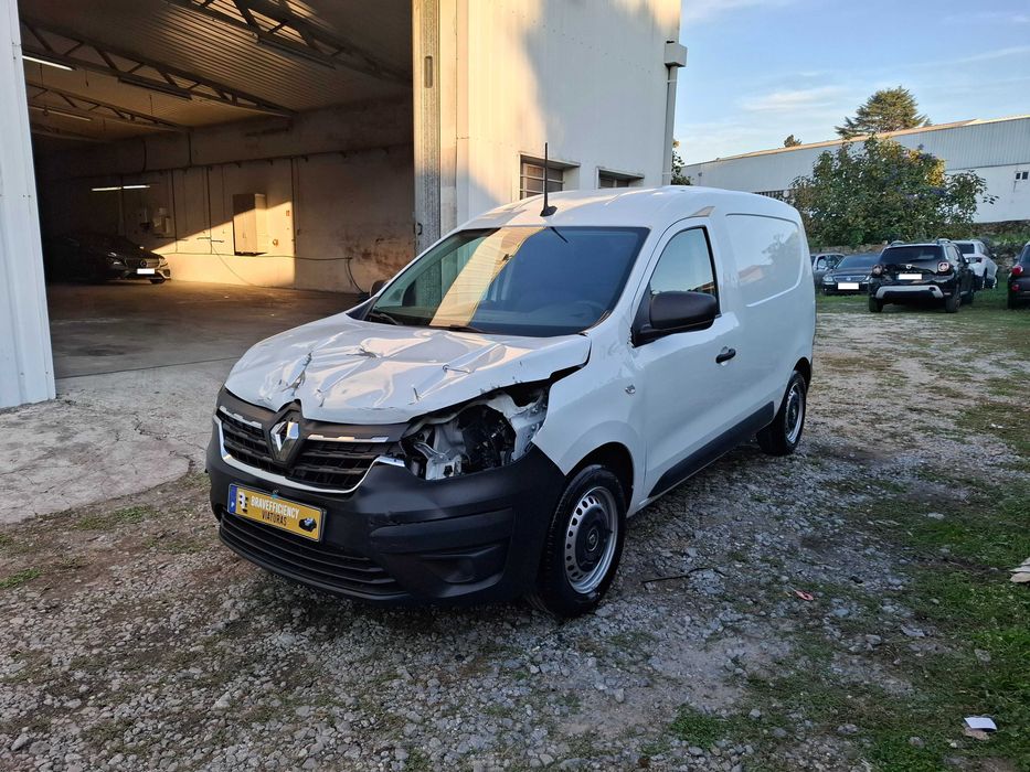 RENAULT EXPRESS 1.5 BLUE DCI ADVANCE (2 LUGARES) APENAS 39 MIL KMS NACIONAL DE 2023/12 (COM IVA DEDUTIVEL INCLUIDO)