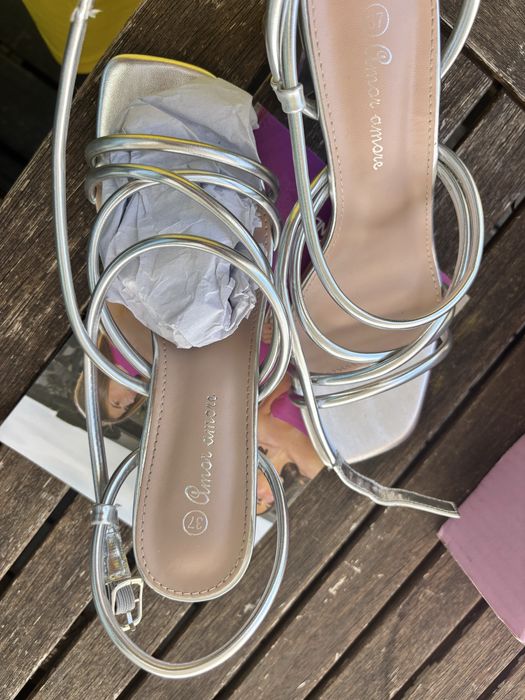 sandálias / salto da sorellas