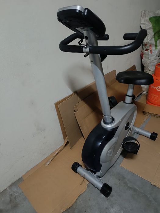 Bicicleta estática ergométrica vertical