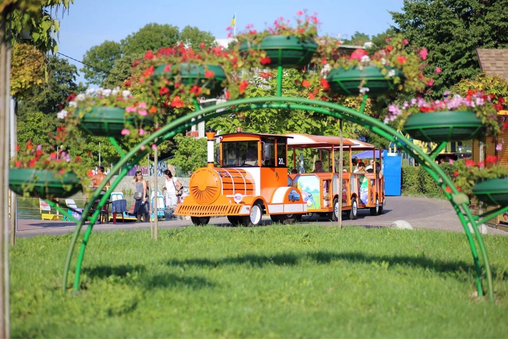 Паровоз. Потяг. Дитячий атракціон.