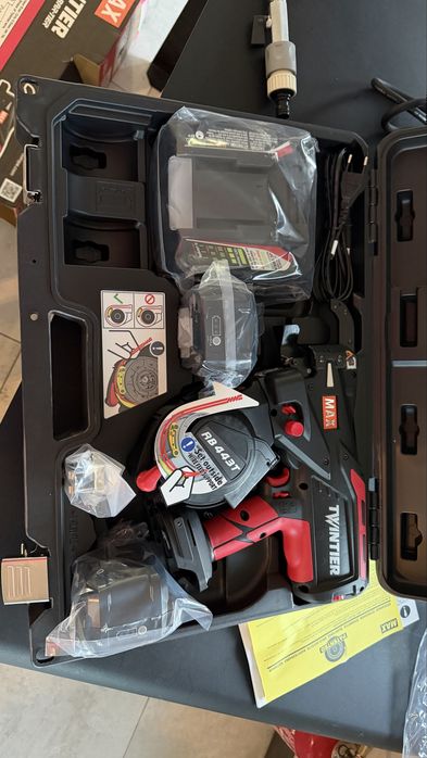 Wiązarka do zbrojeń MAX Twintier RB443T 14,4 V 2 akumulatory tjep