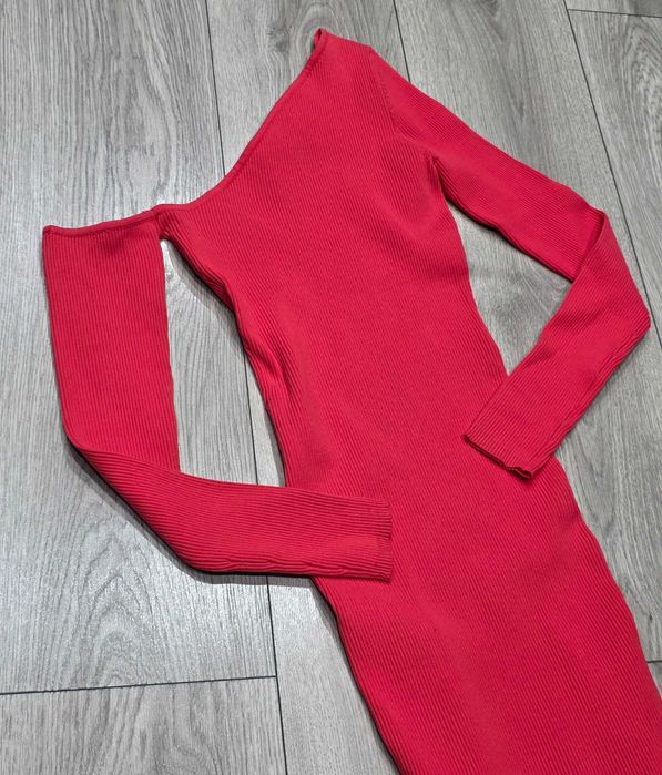 Prążkowana sukienka Bershka S