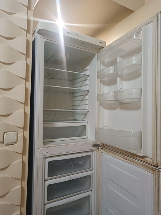 Холодильник LG..