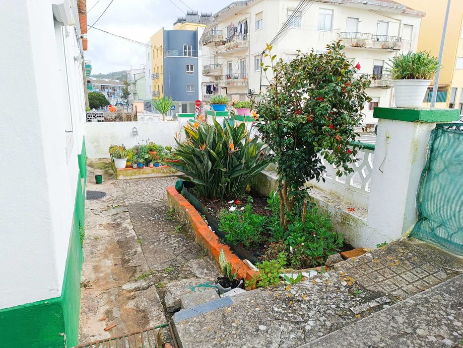 Moradia T3 Malveira lote 250m2, garagem, jardim e terraço