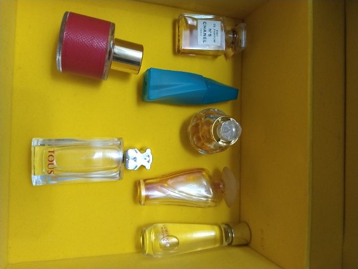 Perfumes - miniaturas - coleção