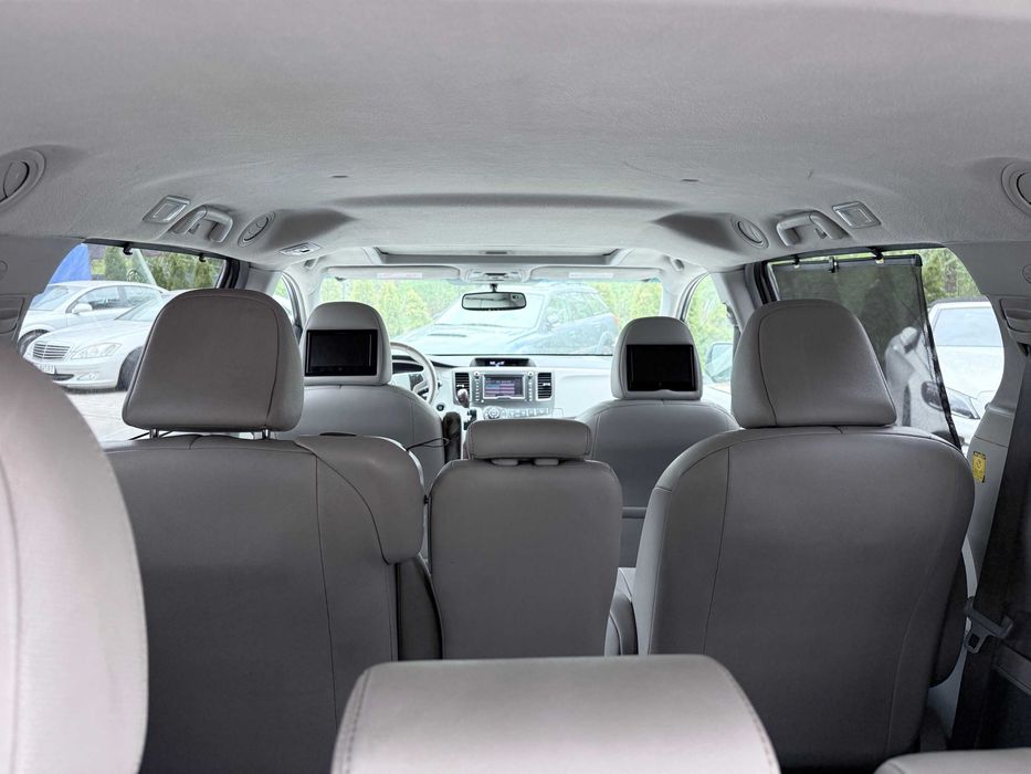 Toyota Sienna 2011