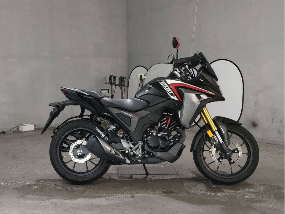 мотоцикл хонда CB200X 2022 года.