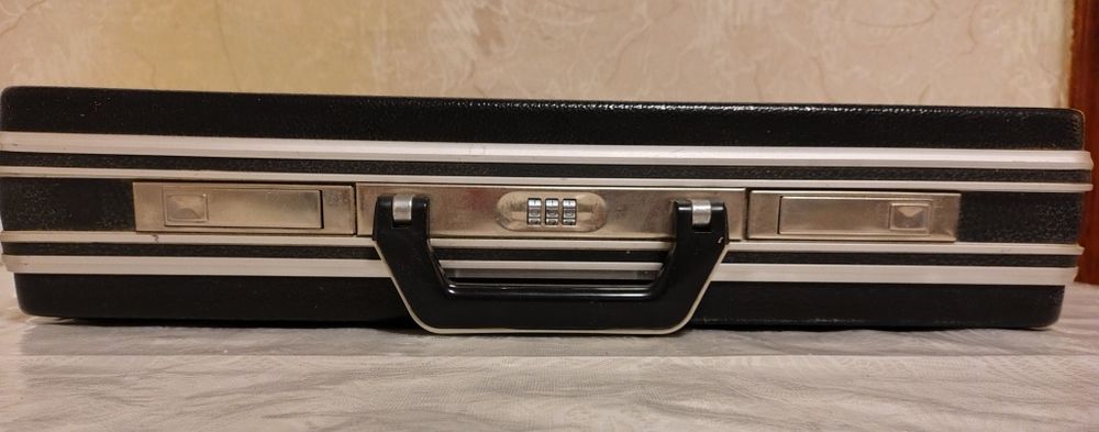 Чемодан дипломат