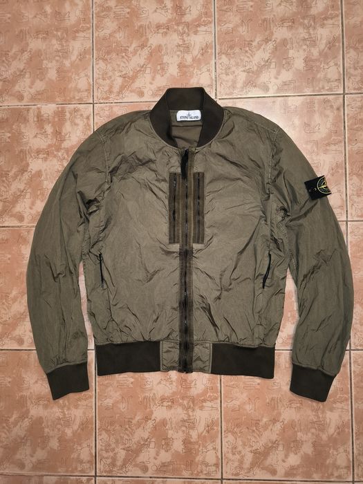 Куртка Stone island оригинал новое состояние нейлоновая очень круто смотриться на теле розмiр м дивіться заміри в описі