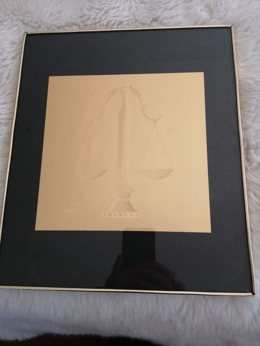 Quadro signo escorpião, balança dourado com vidro, muito bom estado