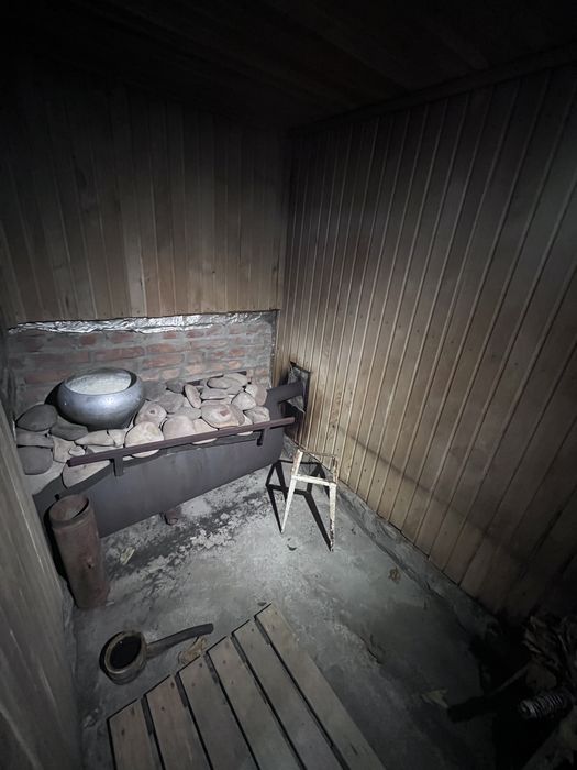 Продаж частини будинку з гаражем та літньою кухнею