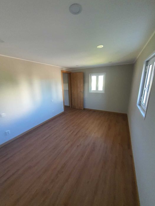 Moradia 4 Frentes Térrea T2 com Garagem Fechada